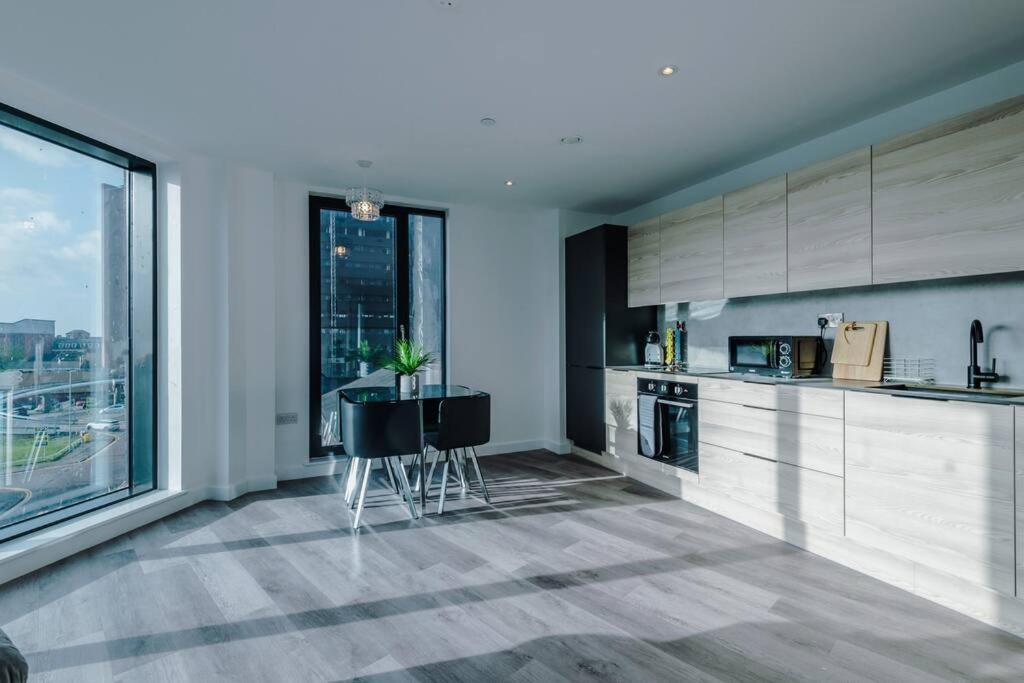 Stunning 2-Bed Premium Apartment - Free Wi-Fi Preston  Zewnętrze zdjęcie